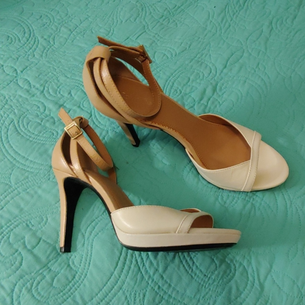 Calvin Klein nude + white heels size 7